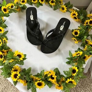 rue21 Women's Elegant Black Sandals